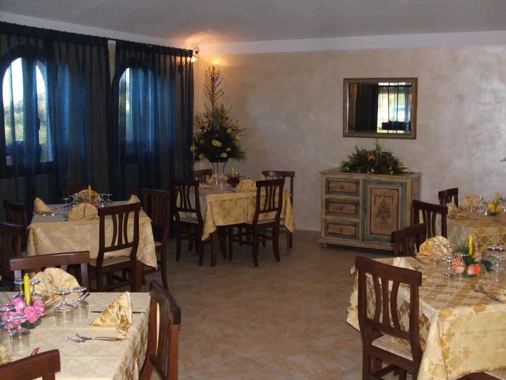 Hotel Lu Baroni Budoni Luaran gambar